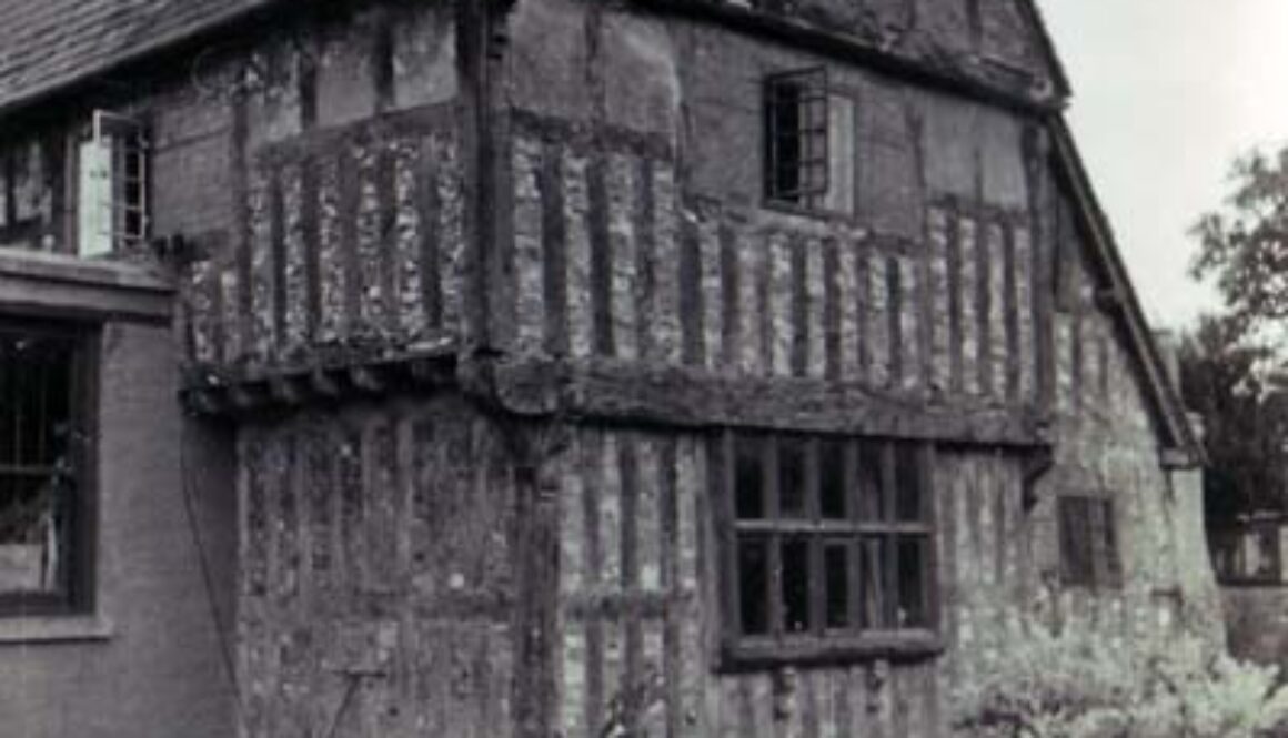 Tudor House with garden, disrepair